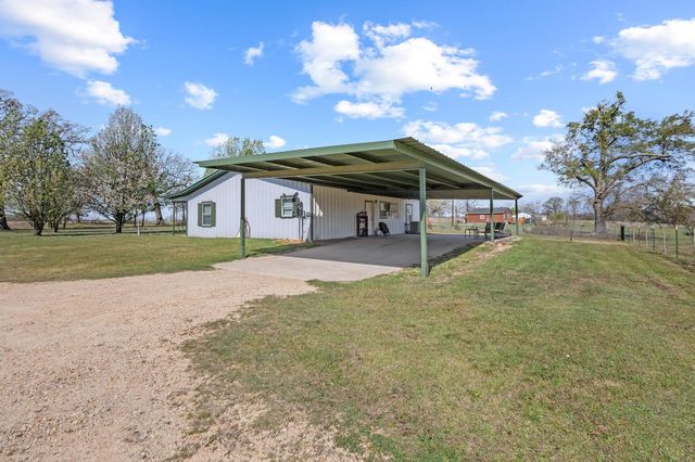 521 County Road 15100, Blossom, TX 75416