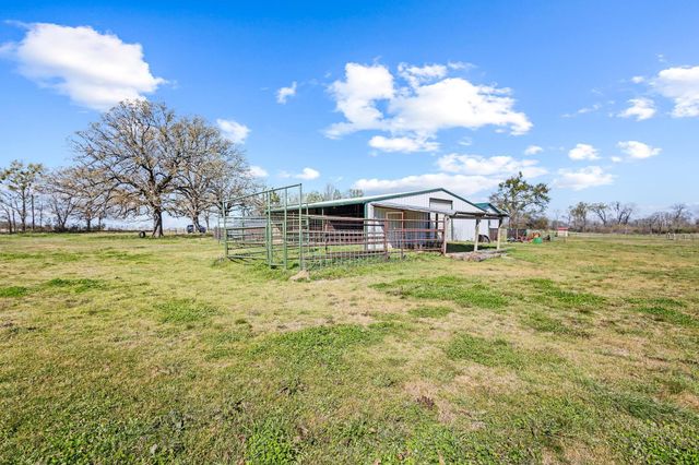 521 County Road 15100, Blossom, TX 75416