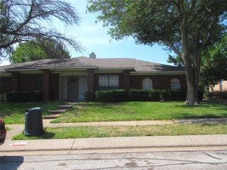2332 Aquaduct Drive, Bedford, TX 76022