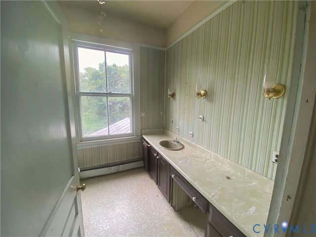 1973 Kutchen St, Petersburg, VA 23805
