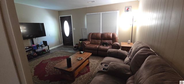 3301 Schneidman, Paducah, KY 42003