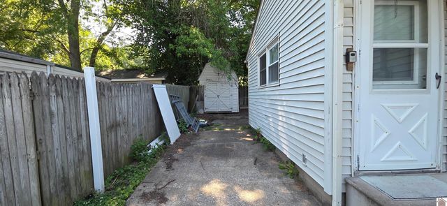 3301 Schneidman, Paducah, KY 42003