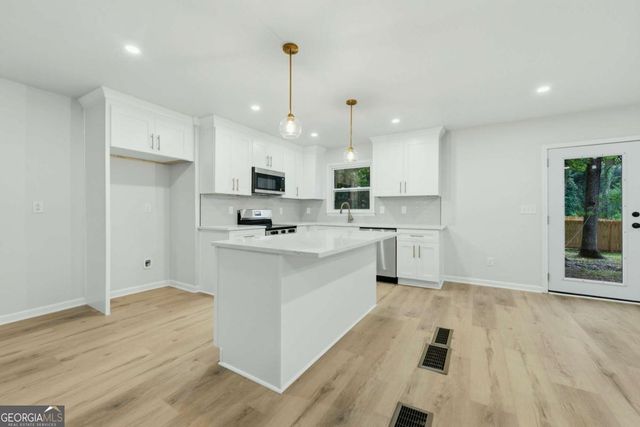 648 Bralorne Drive, Stone Mountain, GA 30087