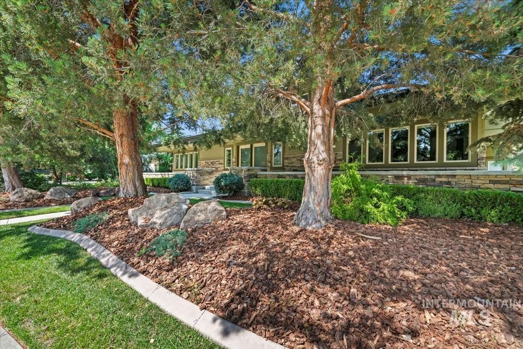 356 E Lake Briar Lane, Eagle, ID 83616