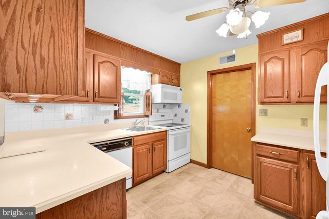 1440 WANDA LN, Harrisburg, PA 17109