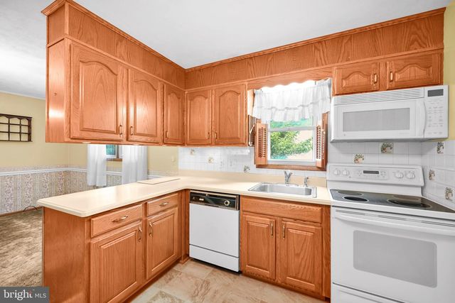 1440 WANDA LN, Harrisburg, PA 17109