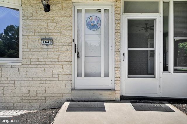 1440 WANDA LN, Harrisburg, PA 17109
