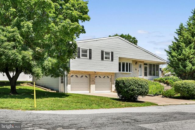 1440 WANDA LN, Harrisburg, PA 17109