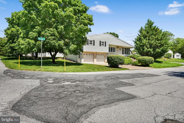 1440 WANDA LN, Harrisburg, PA 17109