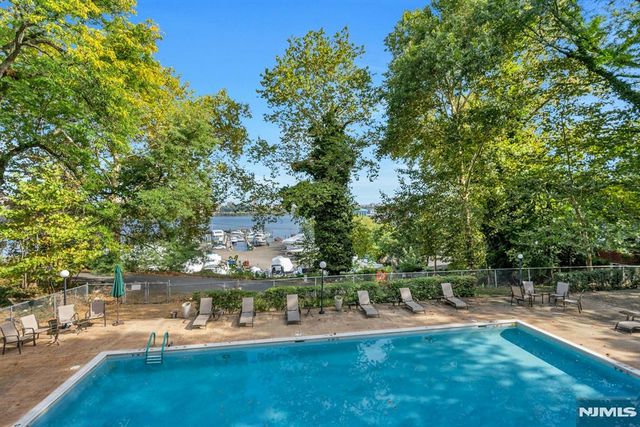 1375 River LG, Edgewater, NJ 07020