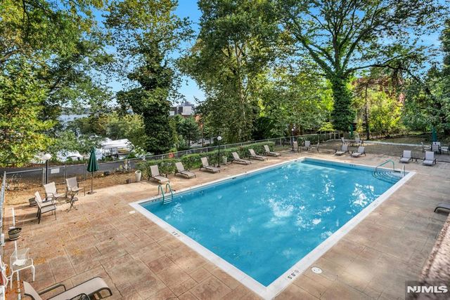 1375 River LG, Edgewater, NJ 07020