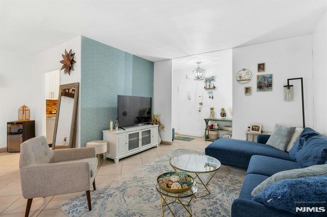 1375 River LG, Edgewater, NJ 07020