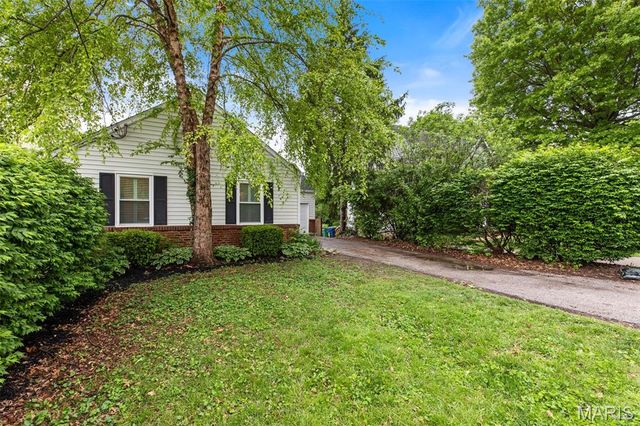 9722 Mueck Terrace, Webster Groves, MO 63119