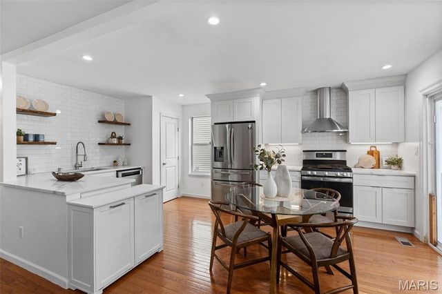 9722 Mueck Terrace, Webster Groves, MO 63119