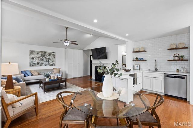 9722 Mueck Terrace, Webster Groves, MO 63119