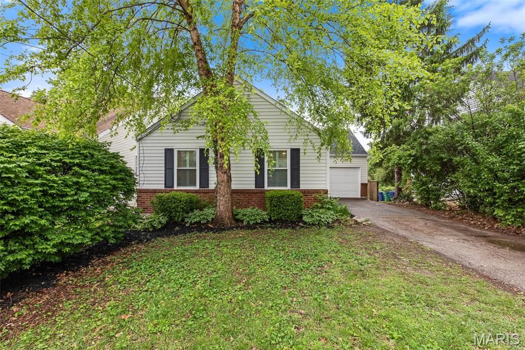 9722 Mueck Terrace, Webster Groves, MO 63119
