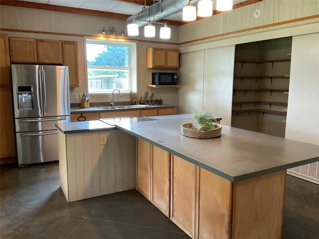 392 County Road 1410, Morgan, TX 76671