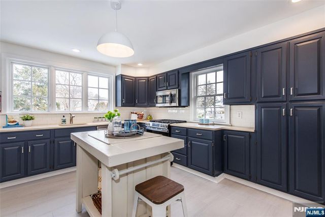 25 Melrose Place, Montclair, NJ 07042