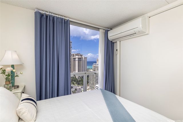 469 Ena Road 2905, Honolulu, HI 96815