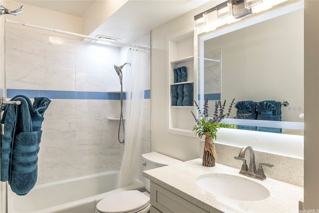 469 Ena Road 2905, Honolulu, HI 96815