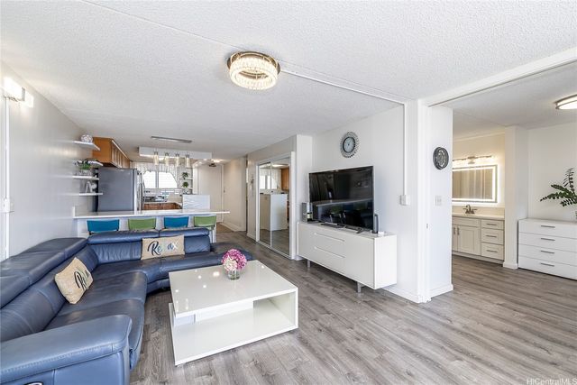 469 Ena Road 2905, Honolulu, HI 96815