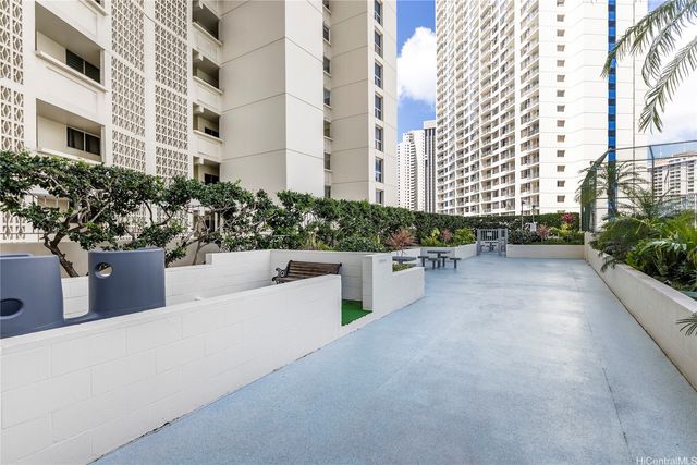 469 Ena Road 2905, Honolulu, HI 96815