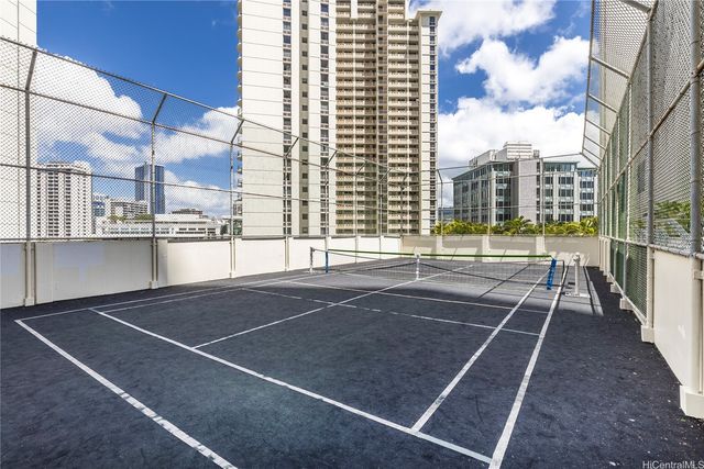 469 Ena Road 2905, Honolulu, HI 96815