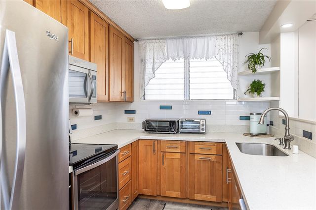 469 Ena Road 2905, Honolulu, HI 96815