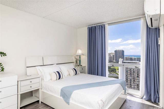 469 Ena Road 2905, Honolulu, HI 96815