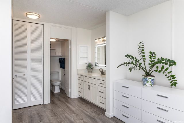 469 Ena Road 2905, Honolulu, HI 96815