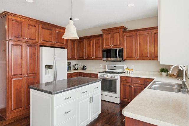 10512 Florida Avenue N, Brooklyn Park, MN 55445