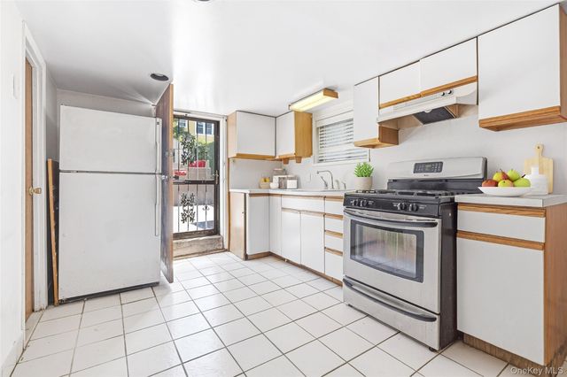 1822 Delancey Place, Bronx, NY 10462