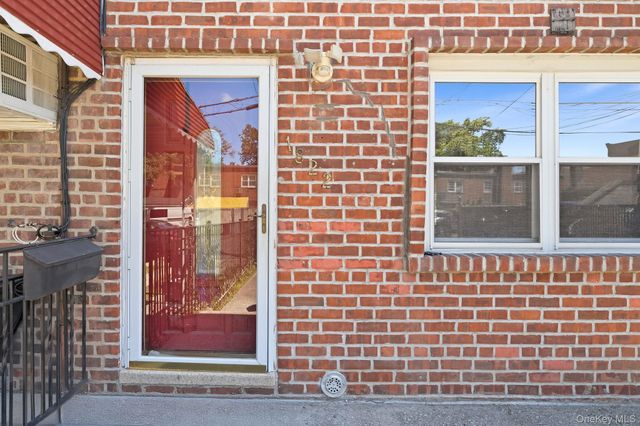 1822 Delancey Place, Bronx, NY 10462