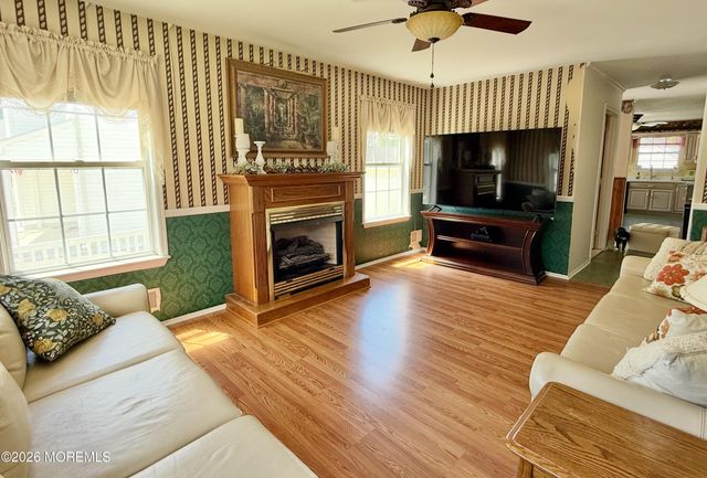 48 Messenger Court, Toms River, NJ 08753