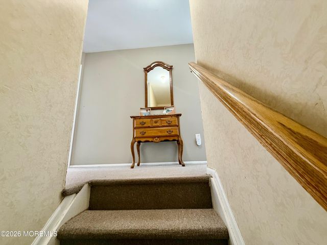 48 Messenger Court, Toms River, NJ 08753