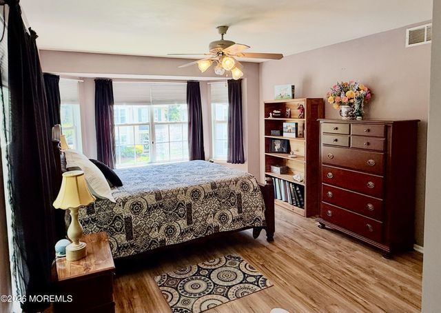 48 Messenger Court, Toms River, NJ 08753