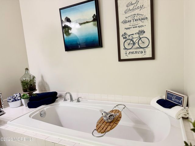 48 Messenger Court, Toms River, NJ 08753