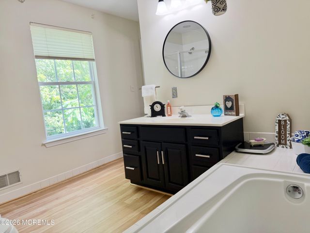 48 Messenger Court, Toms River, NJ 08753