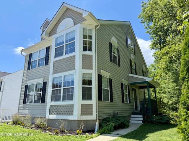 48 Messenger Court, Toms River, NJ 08753