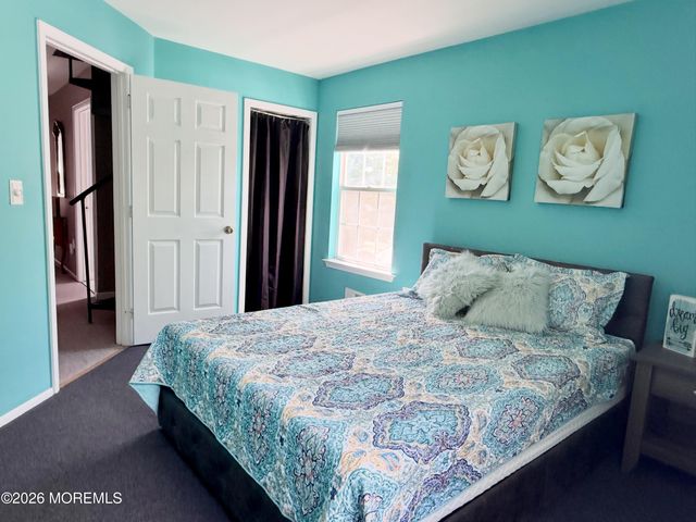 48 Messenger Court, Toms River, NJ 08753