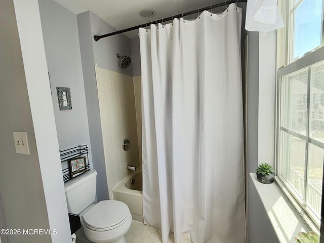 48 Messenger Court, Toms River, NJ 08753