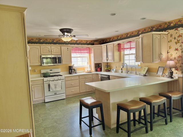 48 Messenger Court, Toms River, NJ 08753