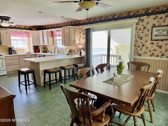 48 Messenger Court, Toms River, NJ 08753