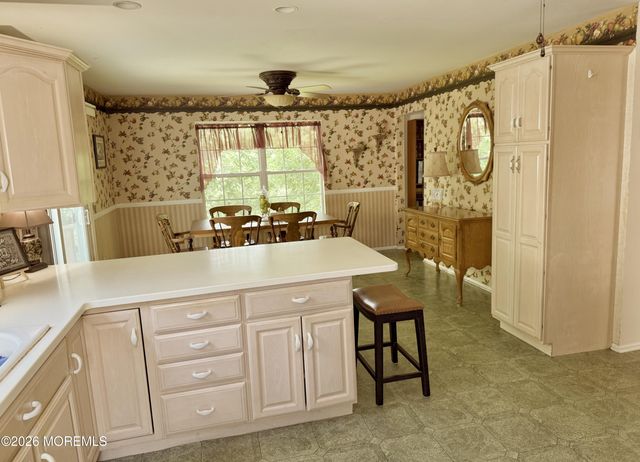 48 Messenger Court, Toms River, NJ 08753