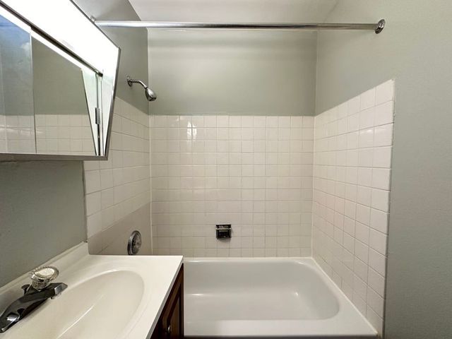 4547 N Dover Street 2C, Chicago, IL 60640