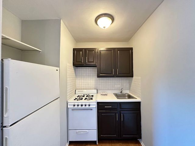 4547 N Dover Street 2C, Chicago, IL 60640