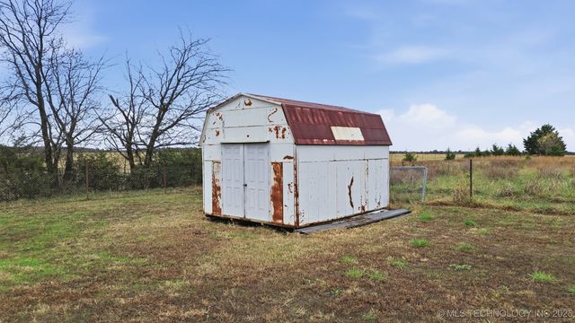 17200 S 255 Road, Okmulgee, OK 74447
