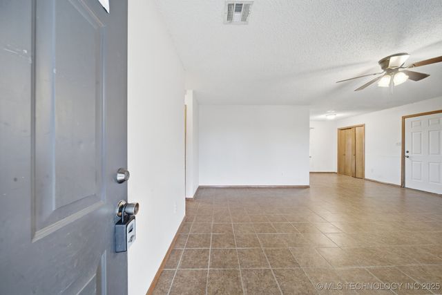 17200 S 255 Road, Okmulgee, OK 74447