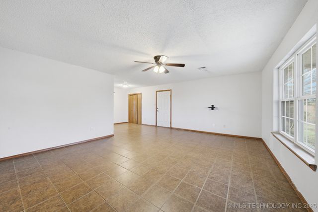 17200 S 255 Road, Okmulgee, OK 74447