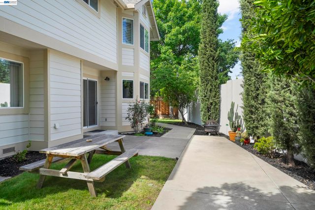 282 Del Valle Ct, Pleasanton, CA 94566